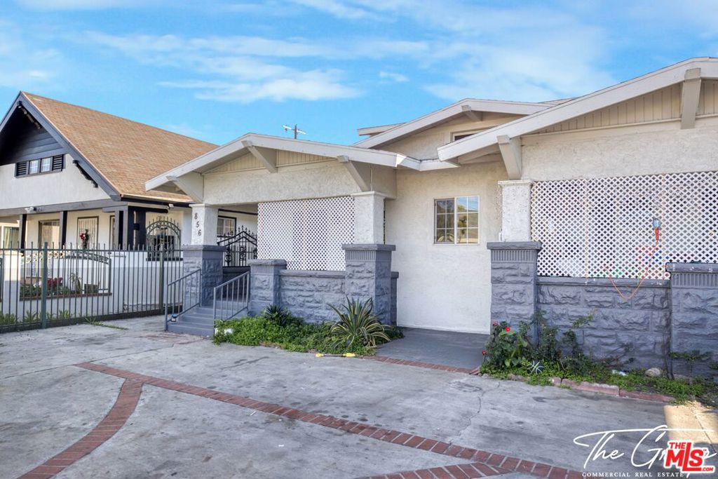 856 W 47th Street