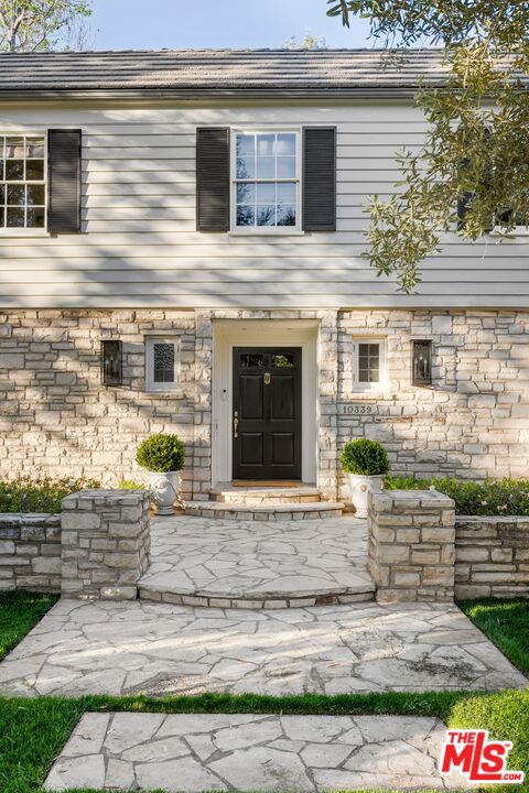 10339 Glenbarr Avenue