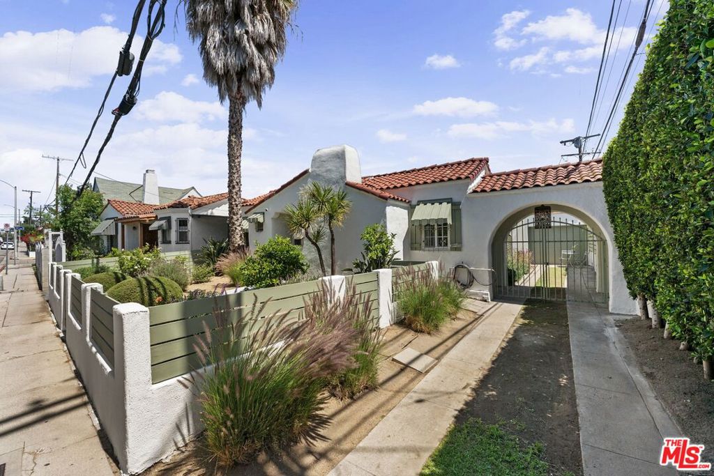 2030 S Redondo Boulevard