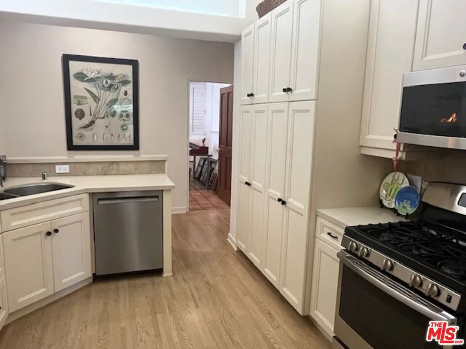 Pacific Palisades, California 90272, United States, 3 Bedrooms Bedrooms, ,2 BathroomsBathrooms,Residential,Active,184121