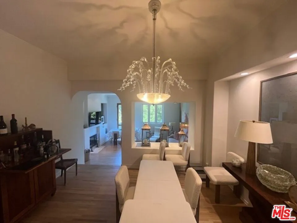 Pacific Palisades, California 90272, United States, 3 Bedrooms Bedrooms, ,2 BathroomsBathrooms,Residential,Active,184121