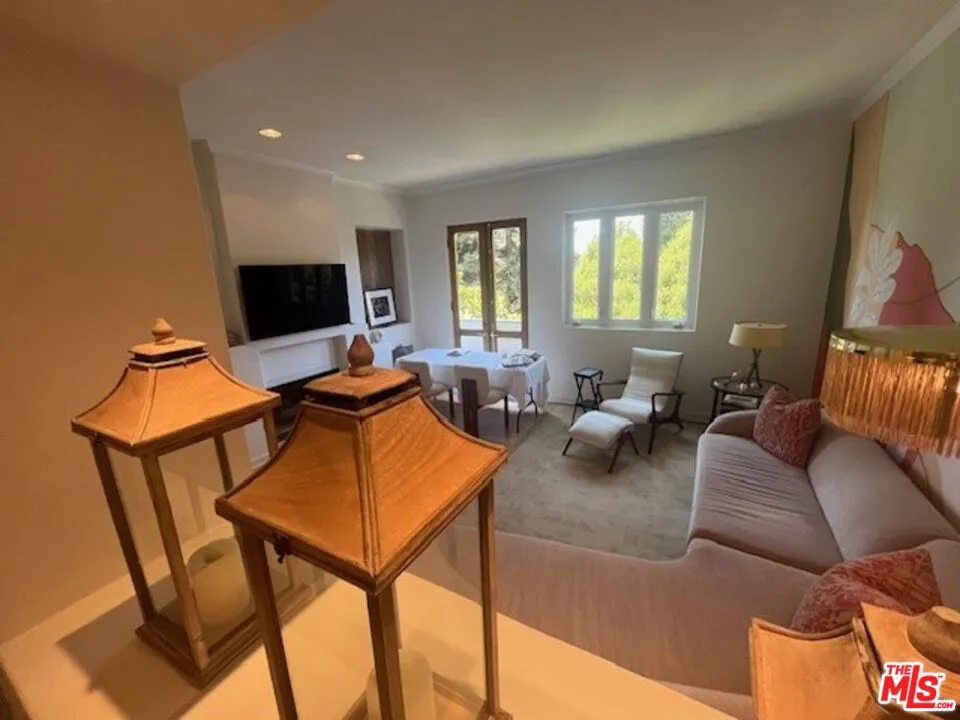 Pacific Palisades, California 90272, United States, 3 Bedrooms Bedrooms, ,2 BathroomsBathrooms,Residential,Active,184121