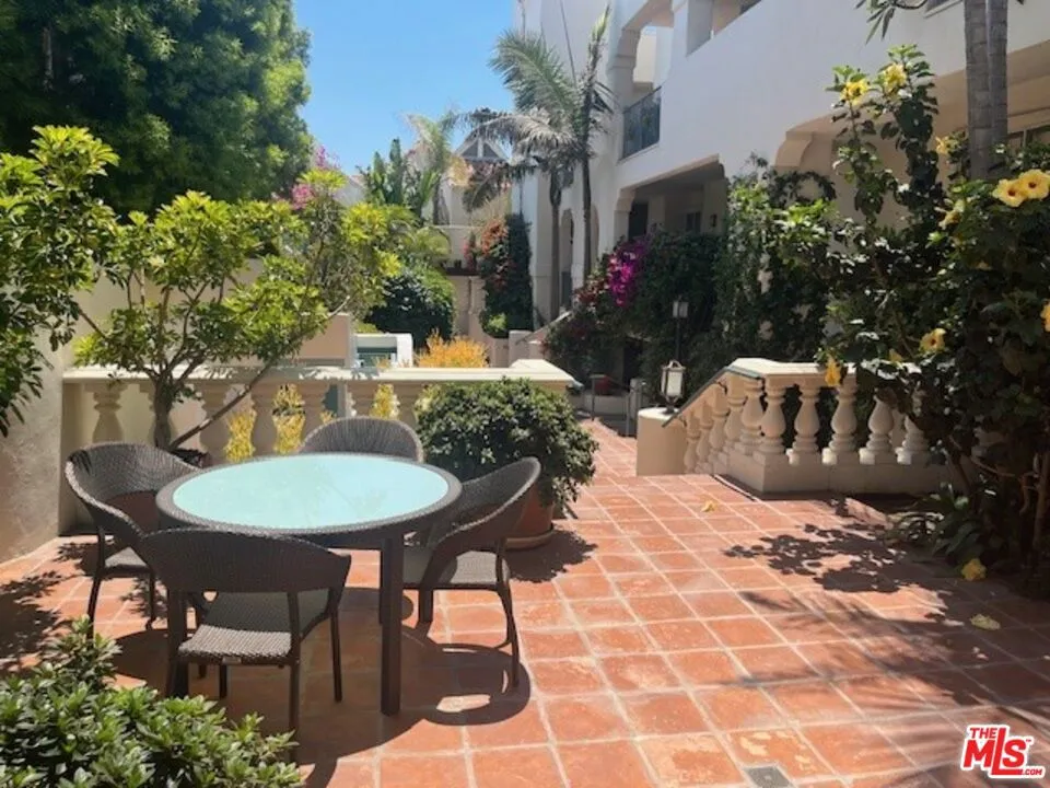 Pacific Palisades, California 90272, United States, 3 Bedrooms Bedrooms, ,2 BathroomsBathrooms,Residential,Active,184121