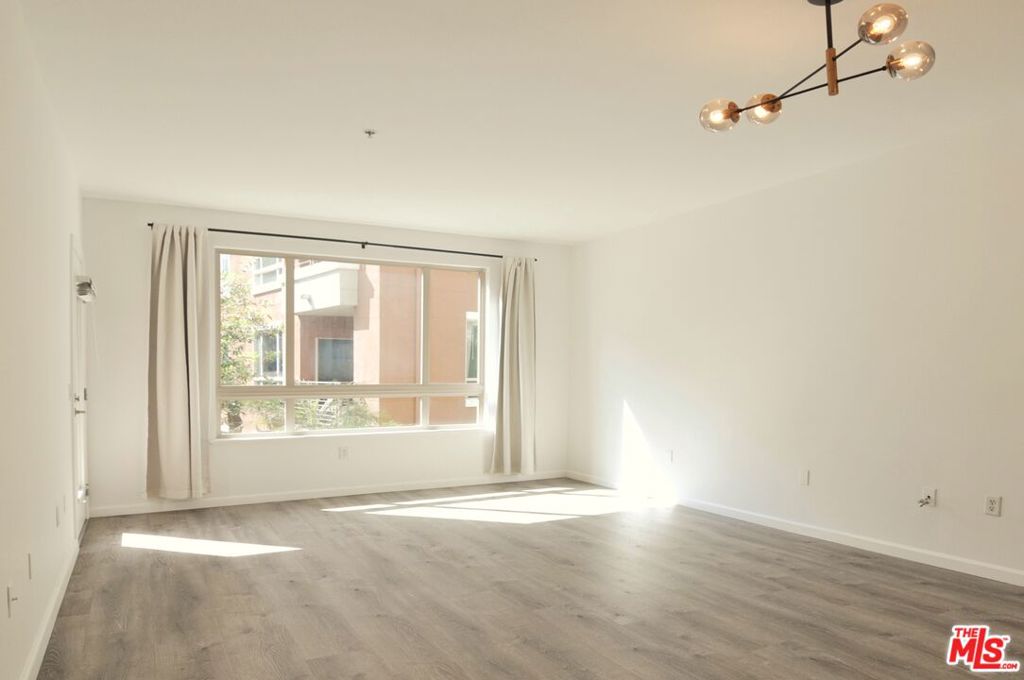 100 S Alameda Street 213