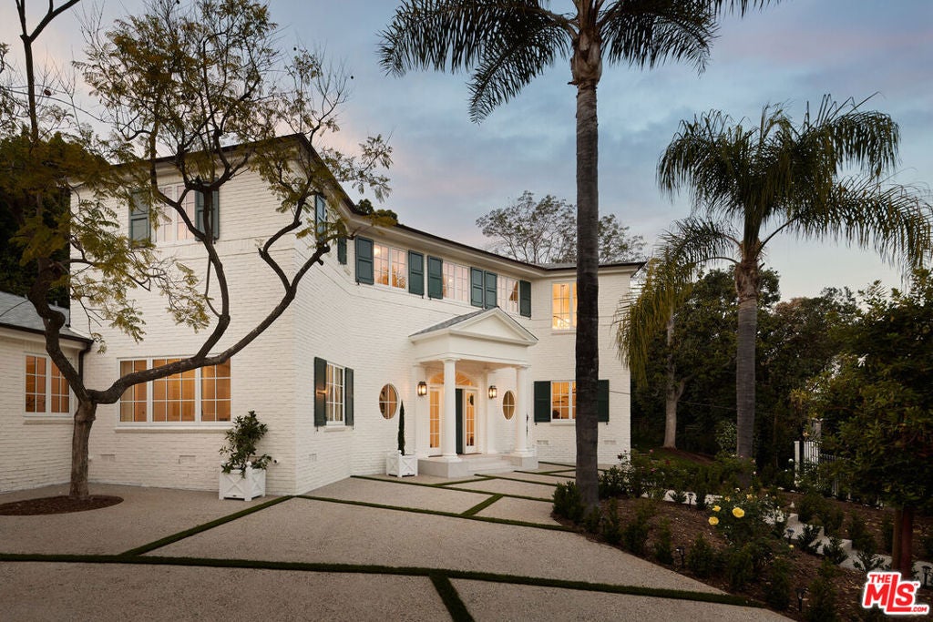 31 Oakmont Drive