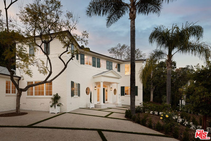 31 Oakmont Drive