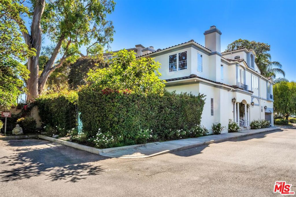 928 Harbor Crossing Lane