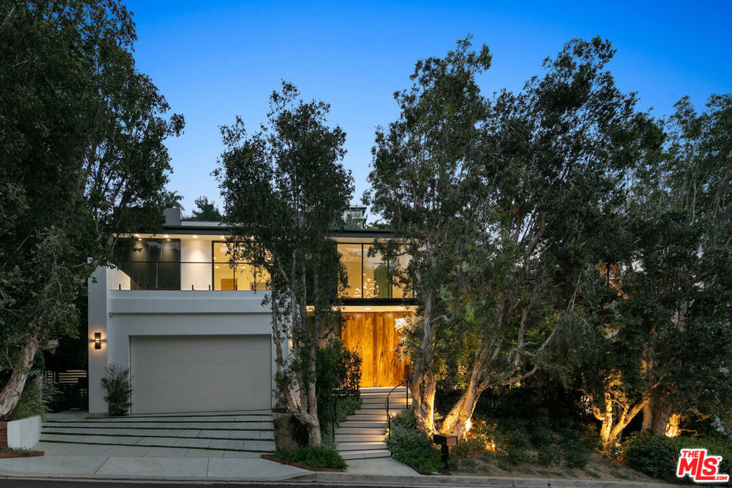 1488 Rising Glen Road