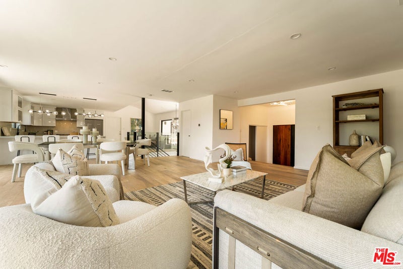 11587 Sunshine Terrace