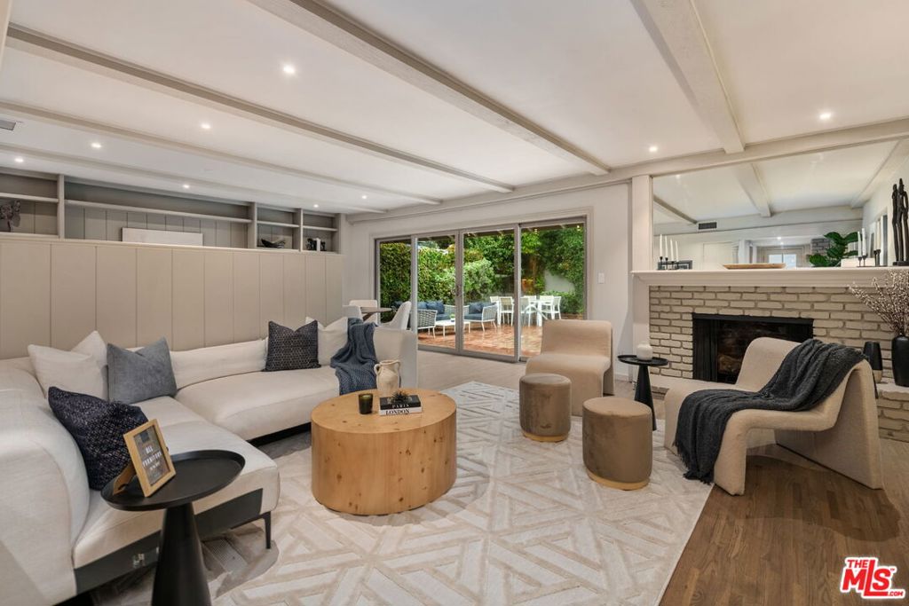 15115 Gilmore Street