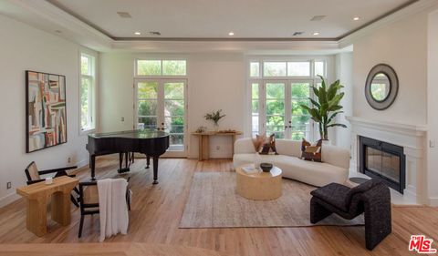 Photo of 138 Voyage Mall, Marina Del Rey, CA 90292 (MLS # 26852455)