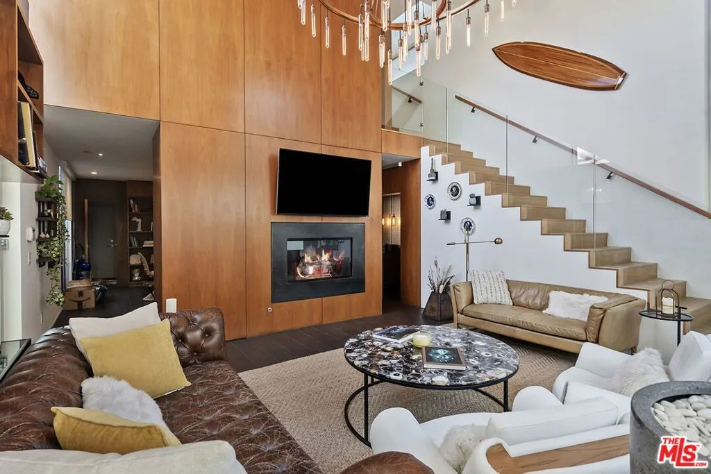 Venice, California 90291, United States, 3 Bedrooms Bedrooms, ,3 BathroomsBathrooms,Residential,Active,250664