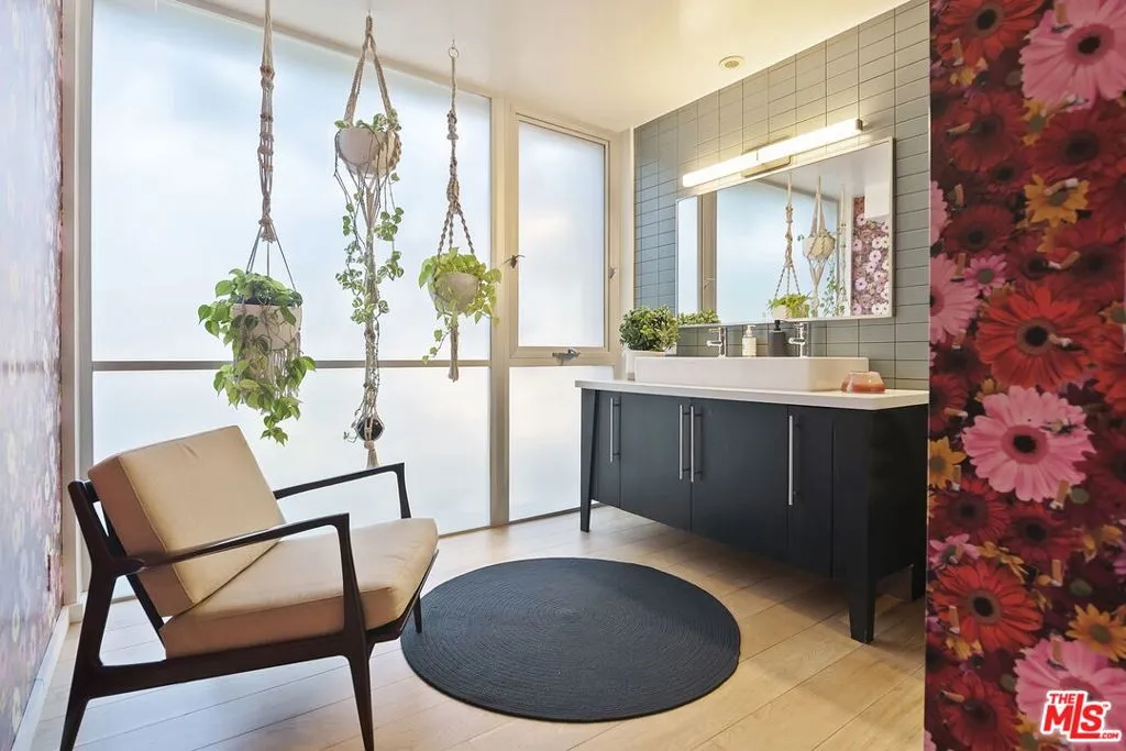 Venice, California 90291, United States, 3 Bedrooms Bedrooms, ,3 BathroomsBathrooms,Residential,Active,250664