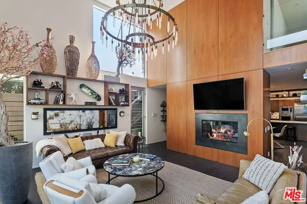 Venice, California 90291, United States, 3 Bedrooms Bedrooms, ,3 BathroomsBathrooms,Residential,Active,250664