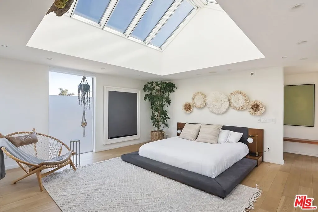 Venice, California 90291, United States, 3 Bedrooms Bedrooms, ,3 BathroomsBathrooms,Residential,Active,250664