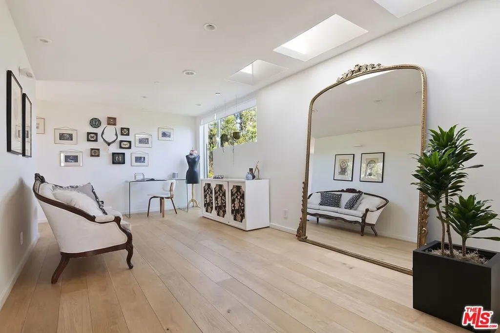 Venice, California 90291, United States, 3 Bedrooms Bedrooms, ,3 BathroomsBathrooms,Residential,Active,250664