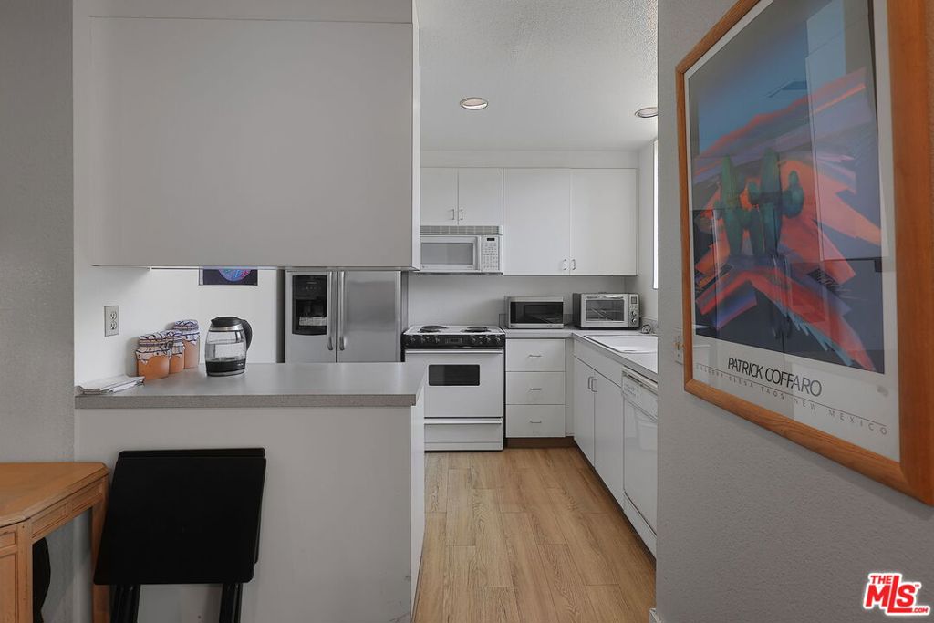 4949 Genesta Avenue 111