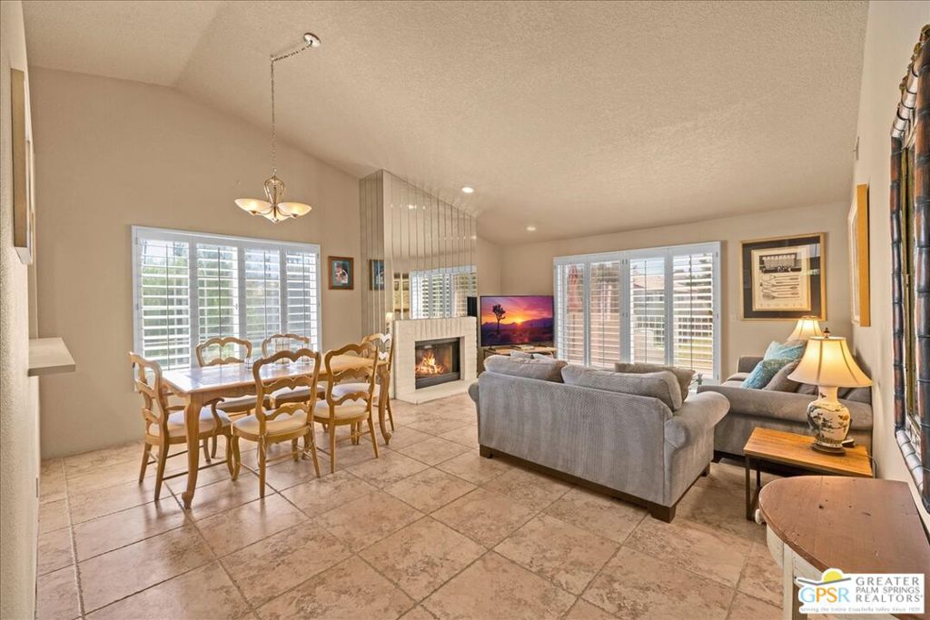 688 Vista Lago Circle