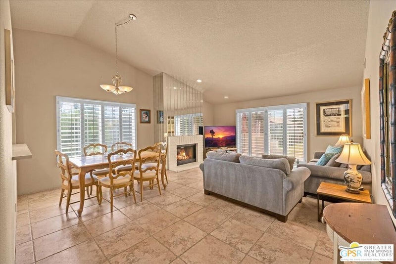 688 Vista Lago Circle
