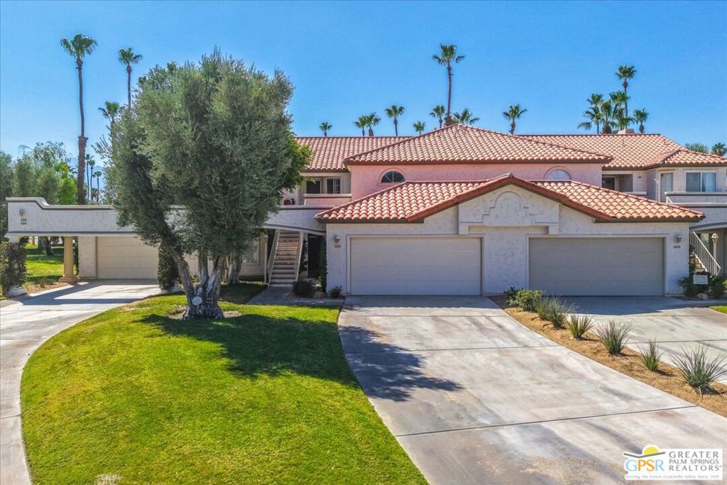 688 Vista Lago Circle