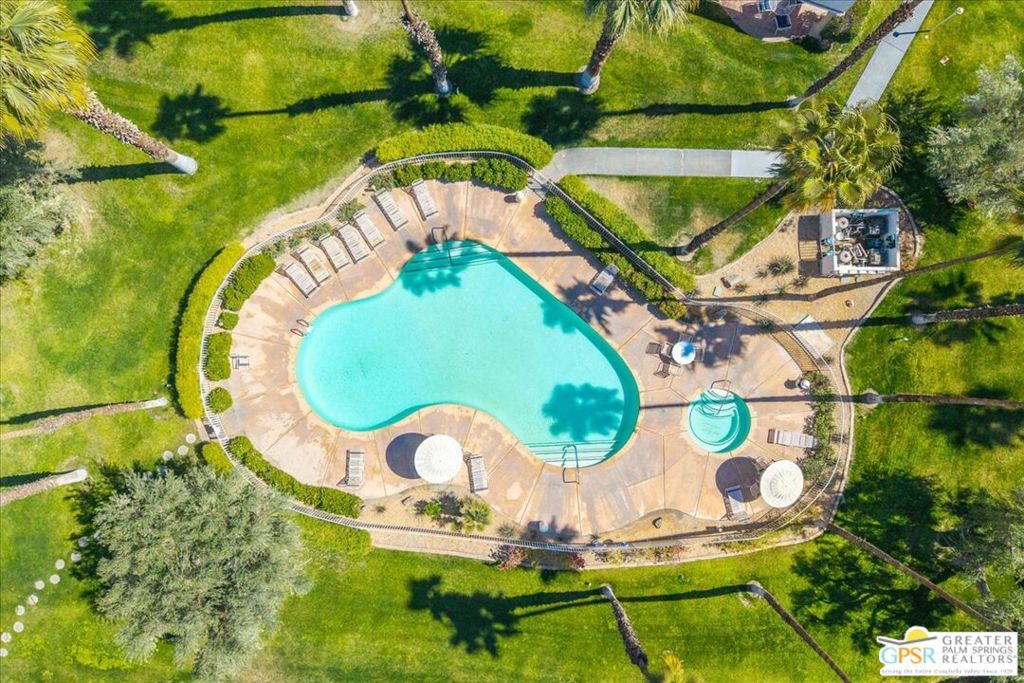 688 Vista Lago Circle
