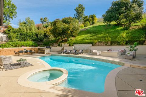 6652 Buttonwood Avenue Oak Park CA 91377