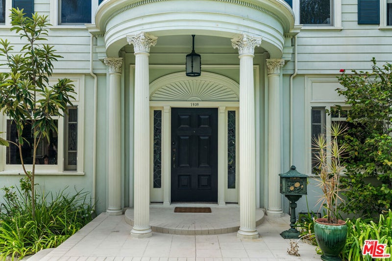 1939 N Hobart Boulevard