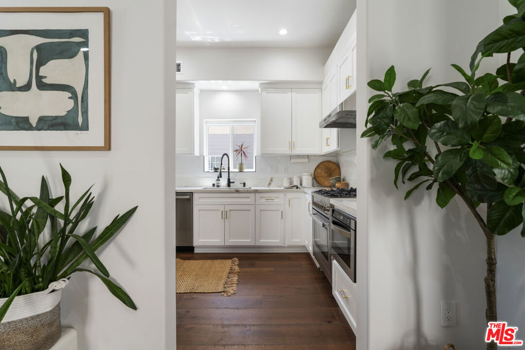 3787 Glenalbyn Drive