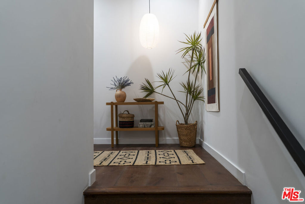 3787 Glenalbyn Drive