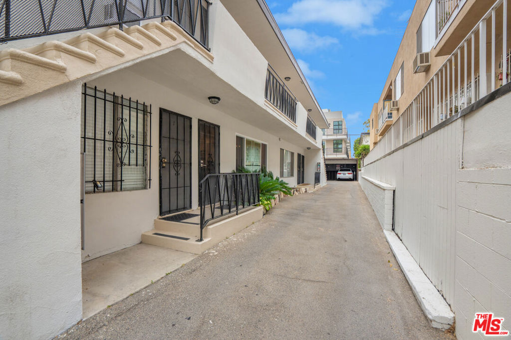 1010 N Orange Grove Avenue