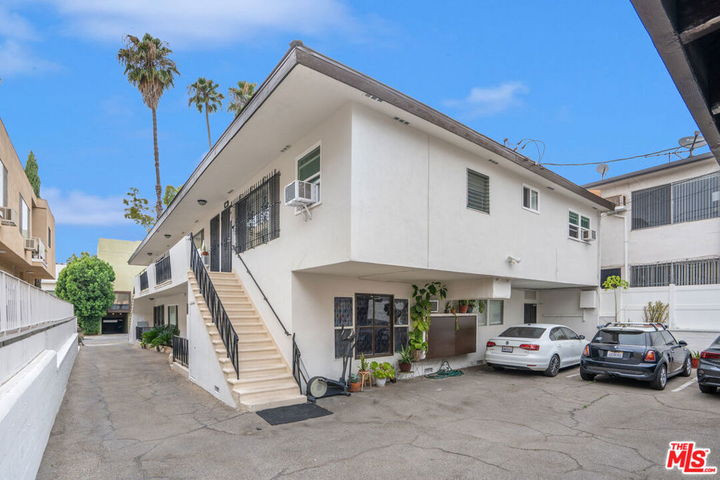 1010 N Orange Grove Avenue