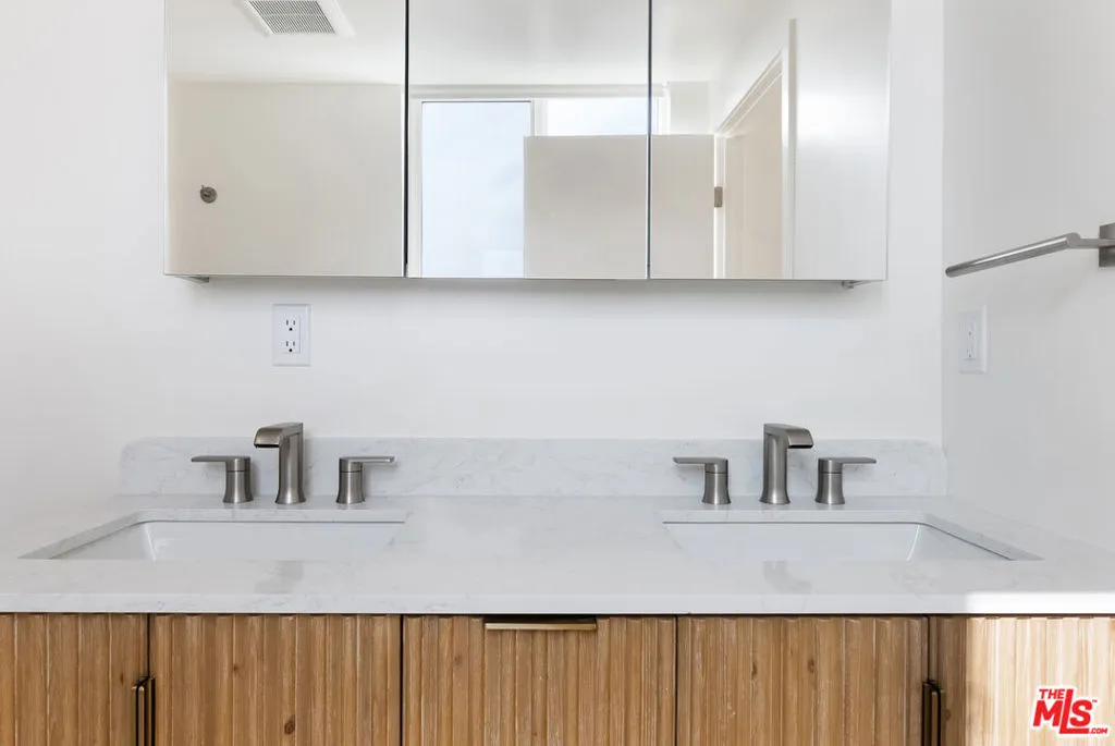 Cypress, California 90630, United States, 3 Bedrooms Bedrooms, ,2 BathroomsBathrooms,Residential,Active,239248