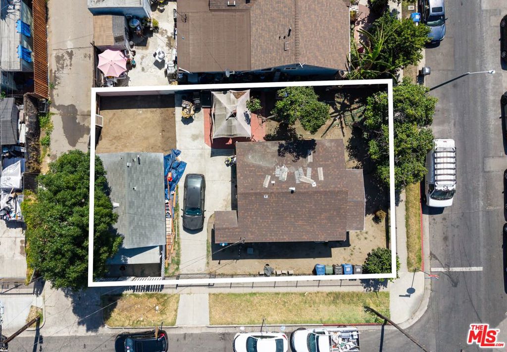 1161 W 67th Street