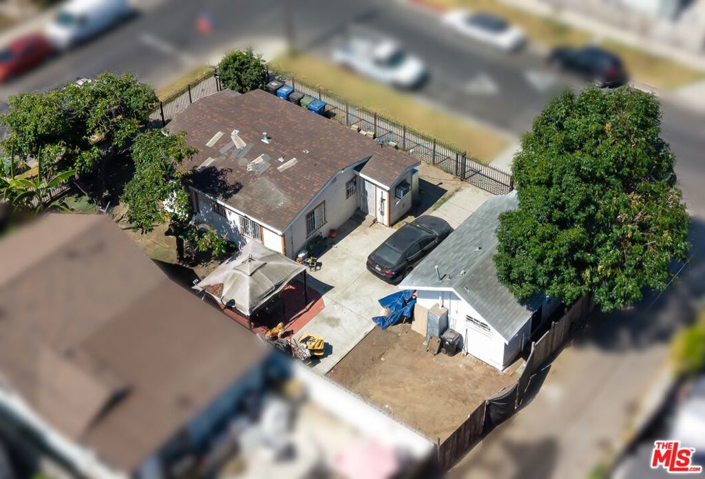 1161 W 67th Street