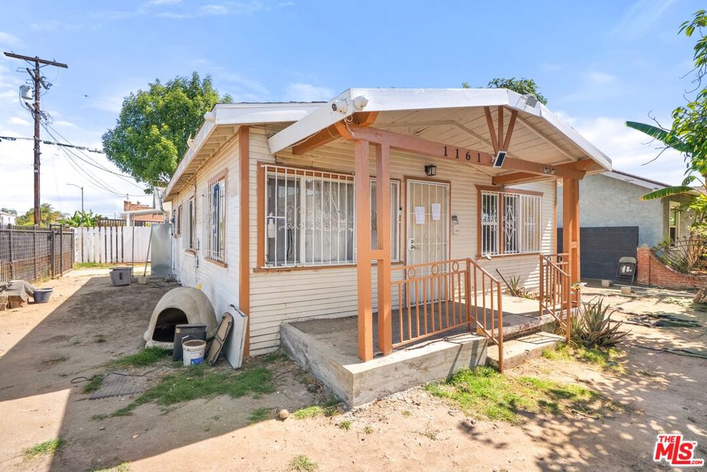 1161 W 67th Street