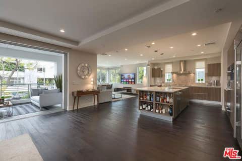 Photo of 450 N Palm Drive #206, Beverly Hills, CA 90210 (MLS # 26853247)