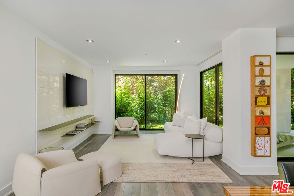Properties 2 432 N Oakhurst Drive 101