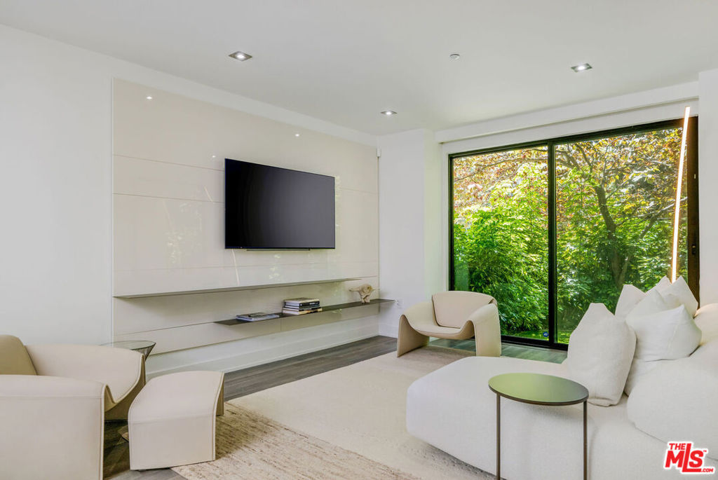 Properties 3 432 N Oakhurst Drive 101