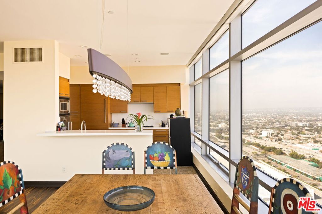 Properties 4 900 W Olympic Boulevard 33J