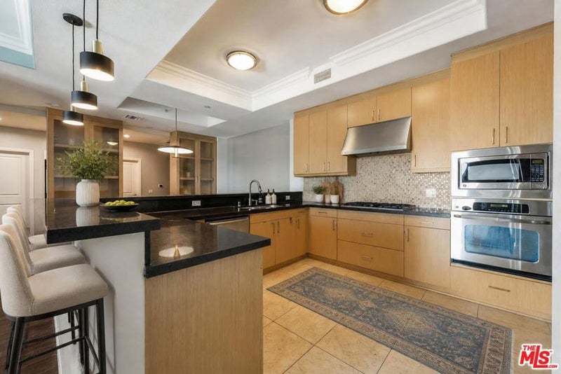 311 S Gramercy Place 602