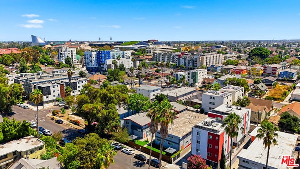 1216 W 37TH PL, LOS ANGELES, CA 90007 - Image b2c69c7df78570cd763bd2ed9a23bb35/2831498403