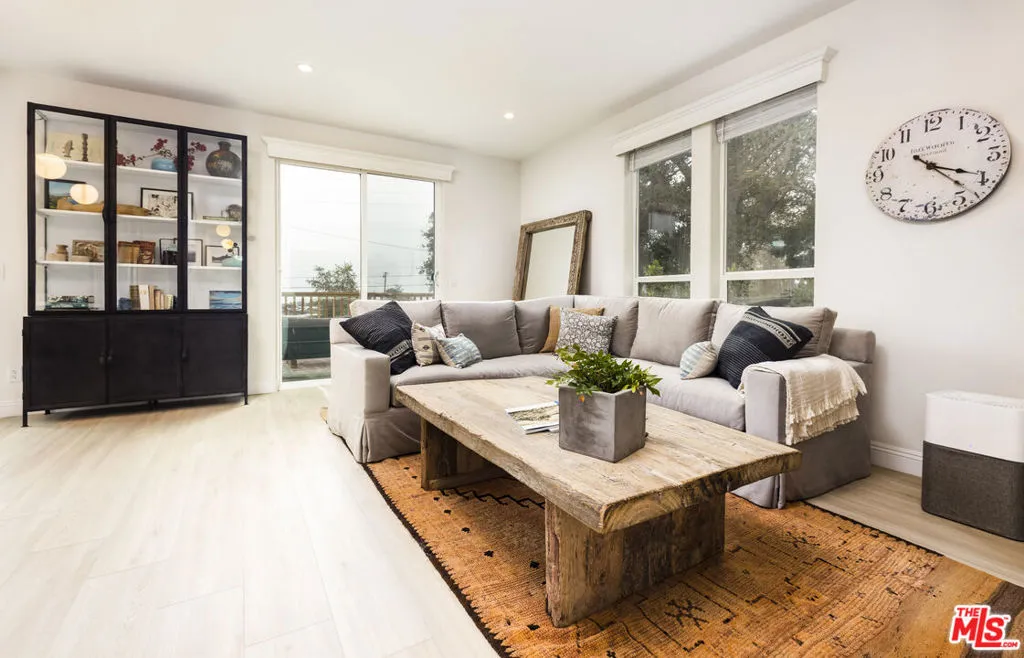 Carpinteria, California 93013, United States, 3 Bedrooms Bedrooms, ,2 BathroomsBathrooms,Residential,Pending,180439