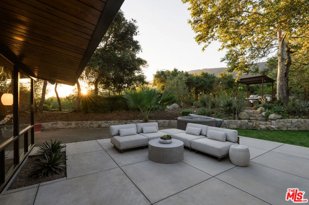 Carpinteria, California 93013, United States, 3 Bedrooms Bedrooms, ,2 BathroomsBathrooms,Residential,Pending,180439