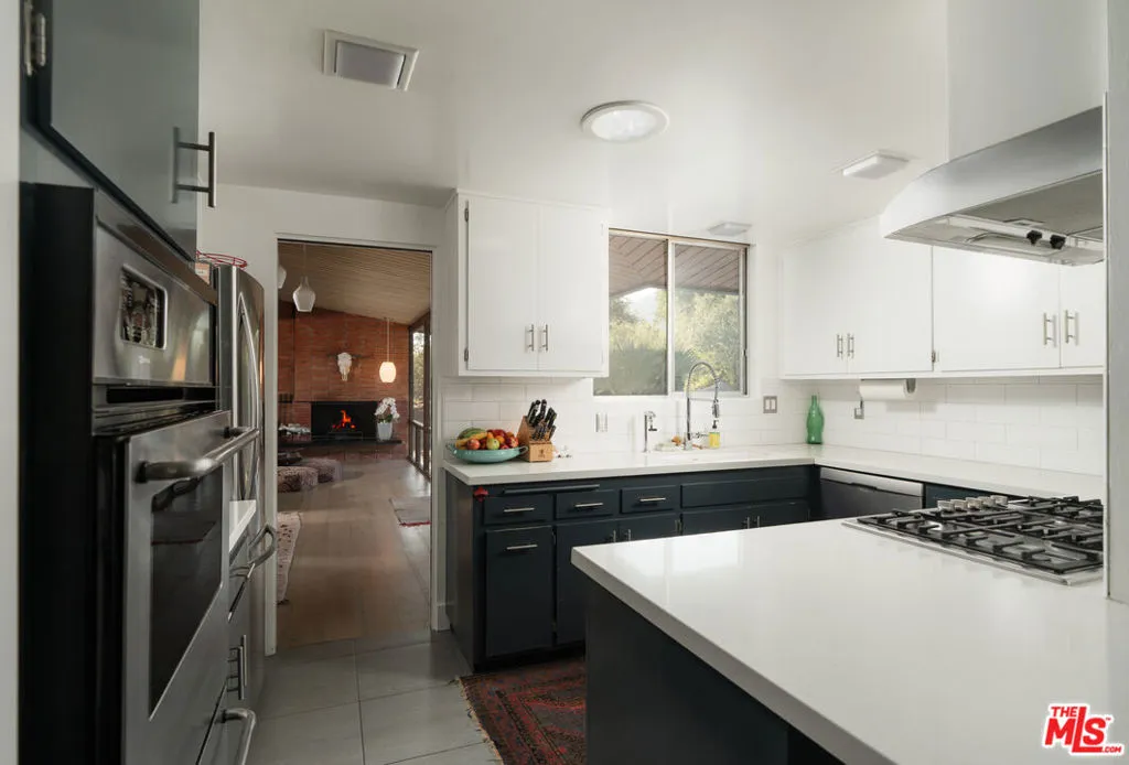 Carpinteria, California 93013, United States, 3 Bedrooms Bedrooms, ,2 BathroomsBathrooms,Residential,Pending,180439