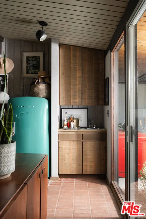 Carpinteria, California 93013, United States, 3 Bedrooms Bedrooms, ,2 BathroomsBathrooms,Residential,Pending,180439