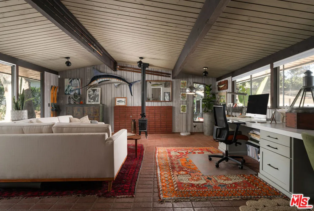 Carpinteria, California 93013, United States, 3 Bedrooms Bedrooms, ,2 BathroomsBathrooms,Residential,Pending,180439