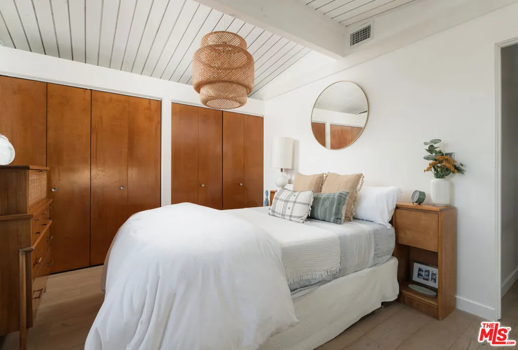 Carpinteria, California 93013, United States, 3 Bedrooms Bedrooms, ,2 BathroomsBathrooms,Residential,Pending,180439