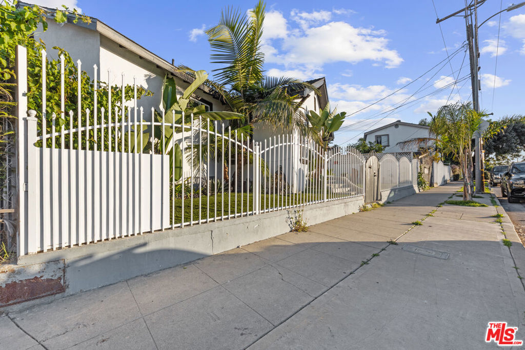 2016 10th Avenue
