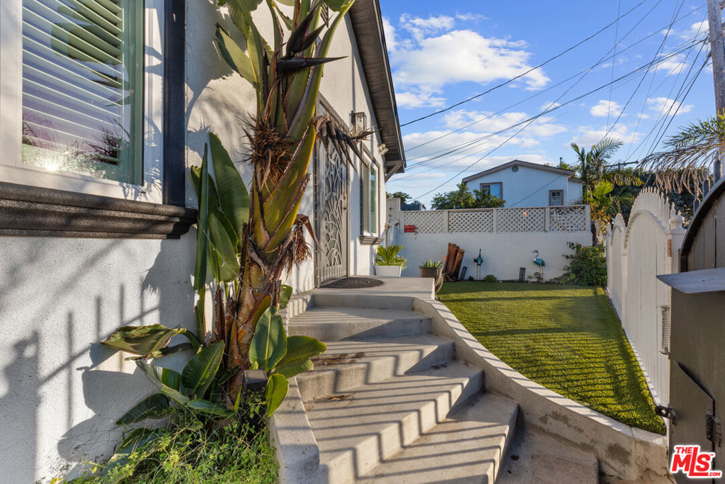 2016 10th Avenue