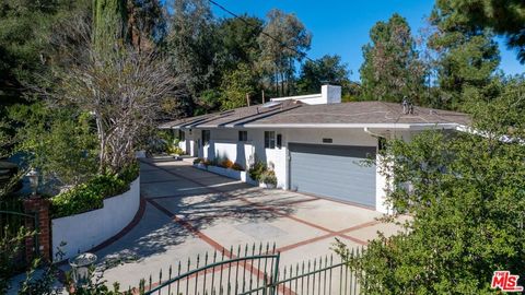 12004 Briarvale Lane Studio City CA 91604